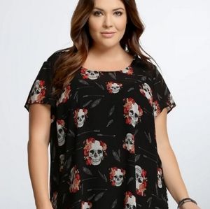 Torrid Skull & Flowers Top w/ Button Back size 1